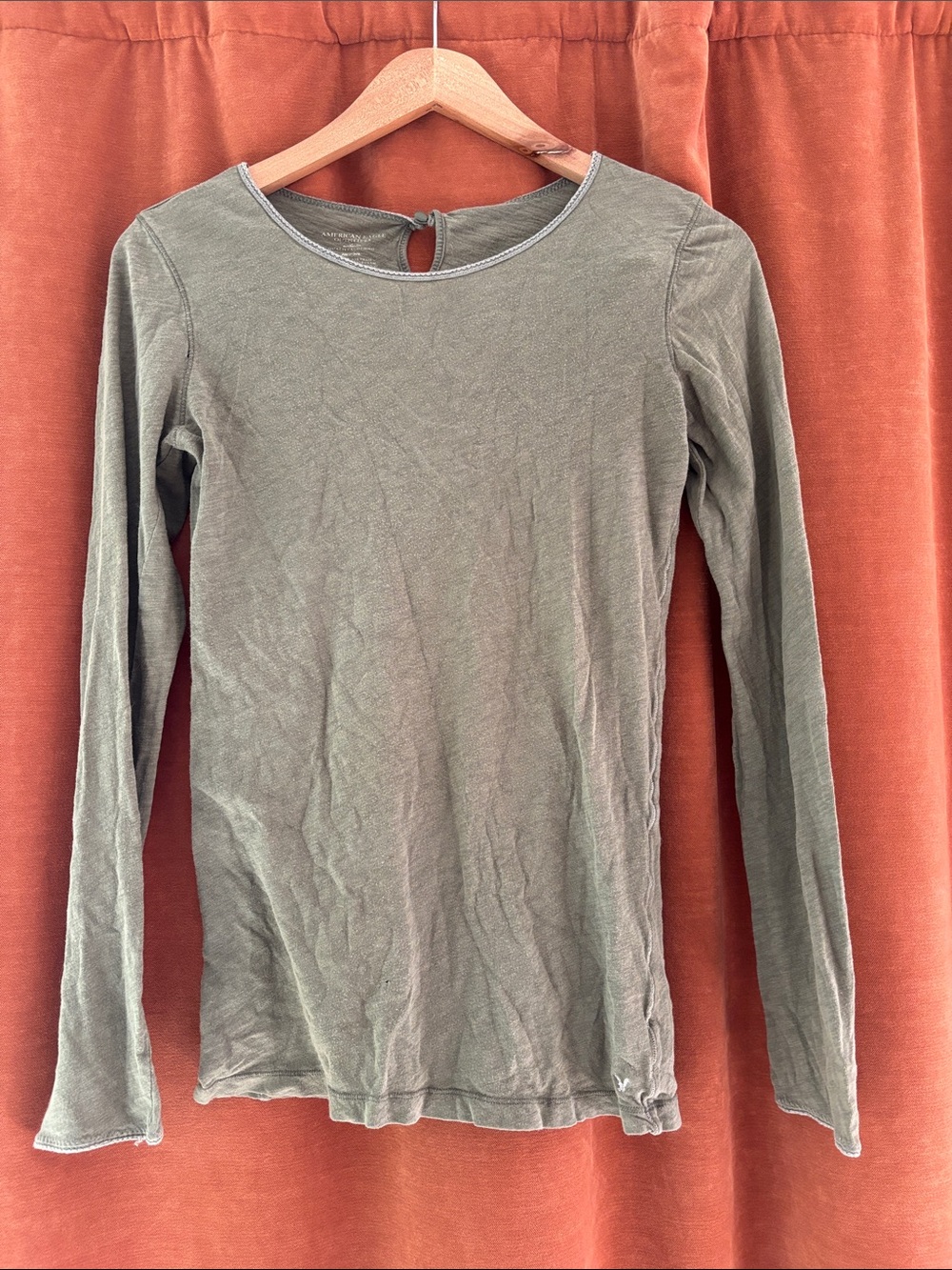 American Eagle Outfitters Olive Green Long Sleeve Tee